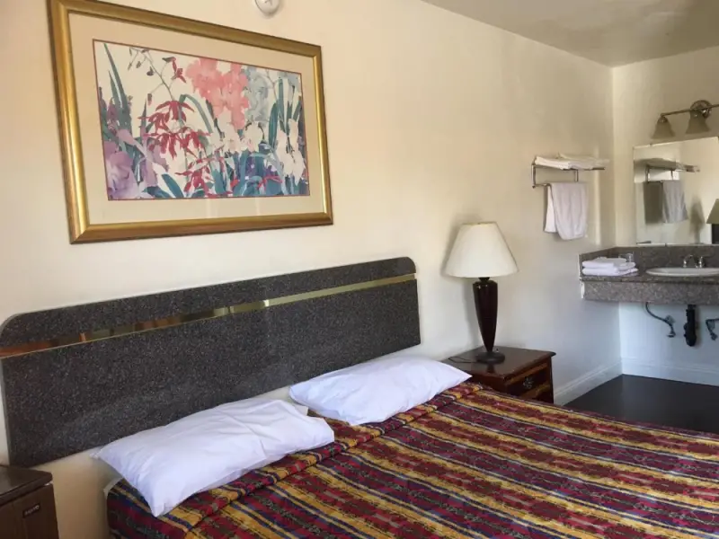 Queen Room with Private Bathroom - Non-Smoking